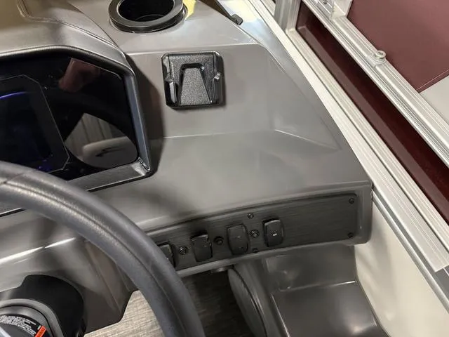 Slide: The Image of Bennington S L-Bench 20 SL Pontoon 2025 - 17