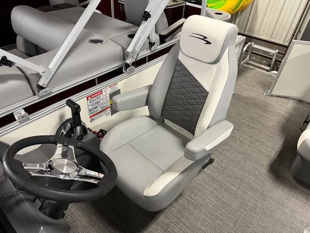 Slide: The Image of Bennington S L-Bench 20 SL Pontoon 2025 - 18