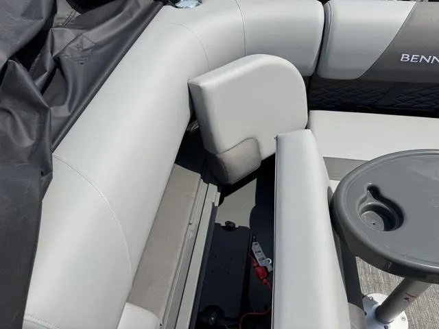 Slide: The Image of Bennington S L-Bench 22 SLJ Pontoon 2025 - 15