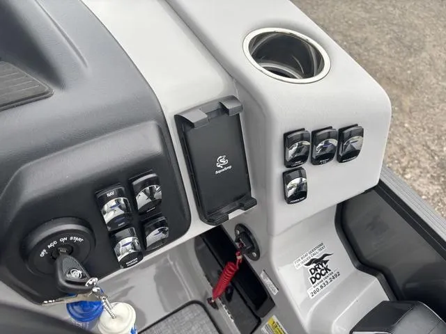 Slide: The Image of Harris Sunliner 250 SLDH 2025 - 11