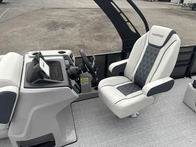 Slide: The Image of Harris Sunliner 250 SLDH 2025 - 8