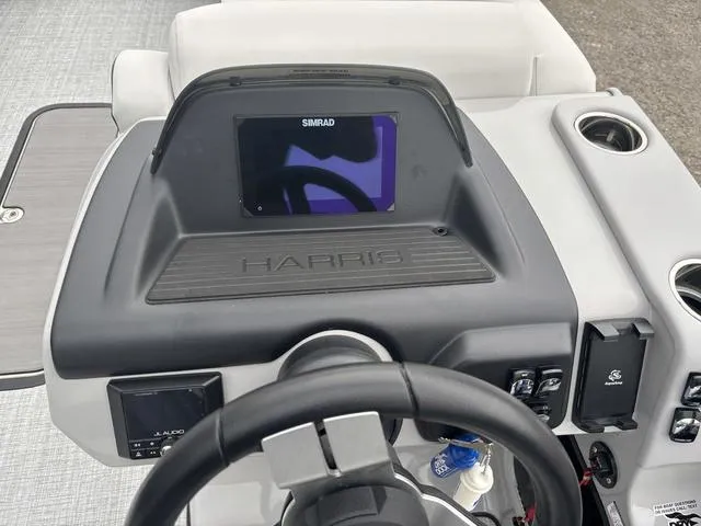 Slide: The Image of Harris Sunliner 250 SLDH 2025 - 9