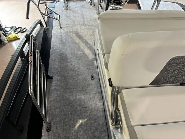 Slide: The Image of Harris Solstice 230 SLDH 2025 - 10