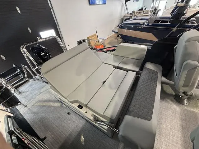 Slide: The Image of Harris Solstice 230 SLDH 2025 - 11