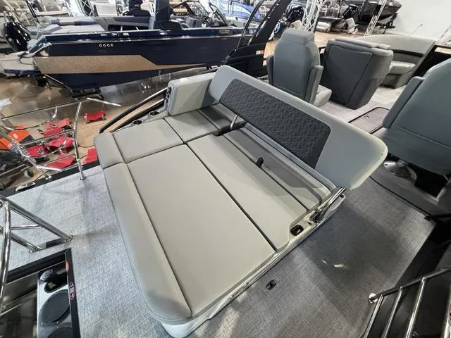 Slide: The Image of Harris Solstice 230 SLDH 2025 - 12