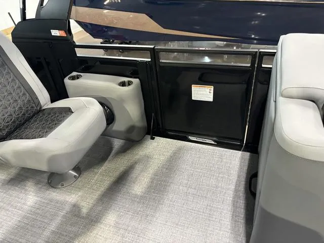 Slide: The Image of Harris Solstice 230 SLDH 2025 - 5