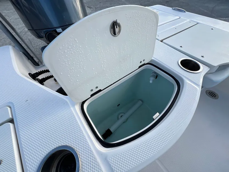 Slide: The Image of Robalo 206 Cayman 2024 - 10