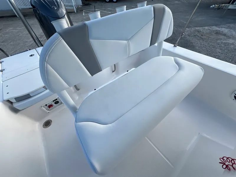 Slide: The Image of Robalo 206 Cayman 2024 - 12