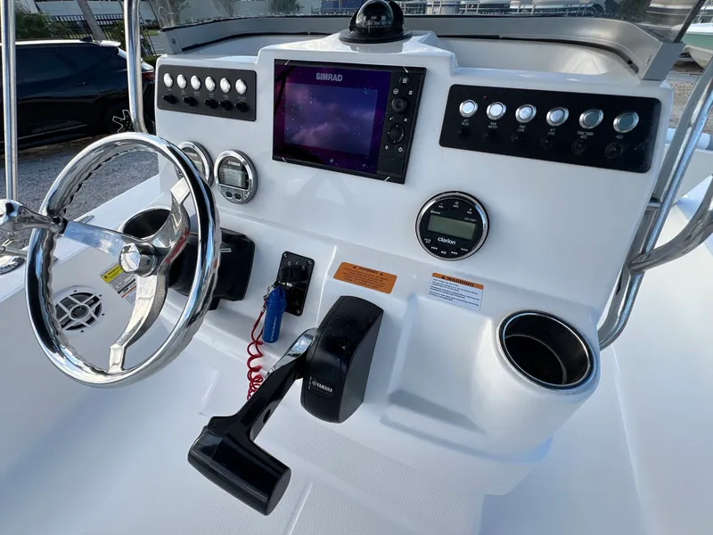 Slide: The Image of Robalo 206 Cayman 2024 - 13