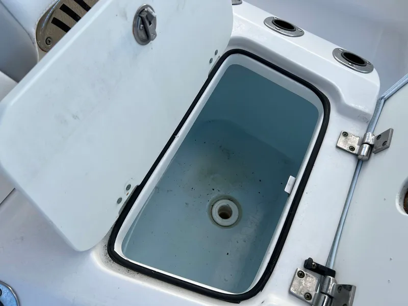 Slide: The Image of Robalo 206 Cayman 2024 - 18