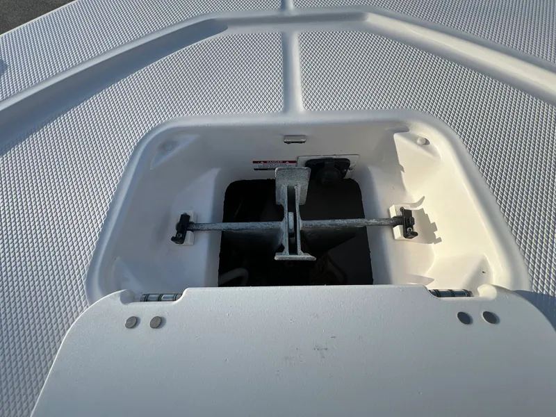 Slide: The Image of Robalo 206 Cayman 2024 - 19