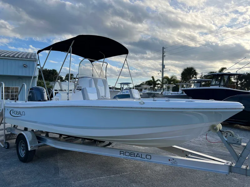 Slide: The Image of Robalo 206 Cayman 2024 - 3