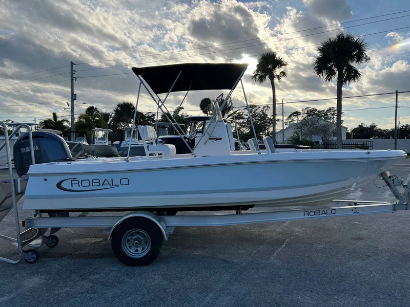 Slide: The Image of Robalo 206 Cayman 2024 - 4
