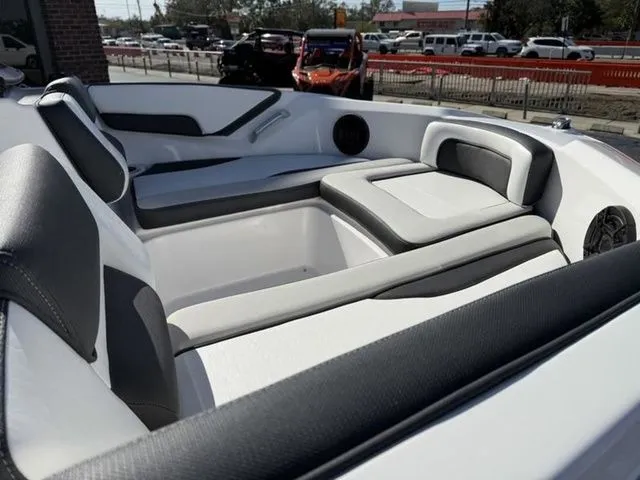 Slide: The Image of Yamaha SX195-MAPLE RED-GALVANIZE 2025 - 16