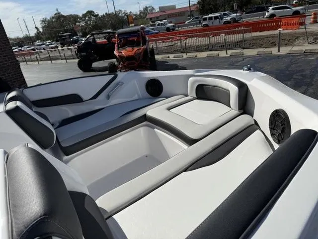 Slide: The Image of Yamaha SX195-MAPLE RED-GALVANIZE 2025 - 19