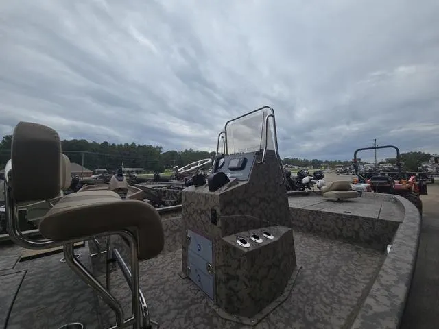 Slide: The Image of Xpress H210B 2025 - 15