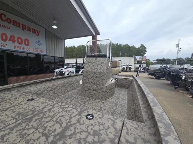 Slide: The Image of Xpress H210B 2025 - 18