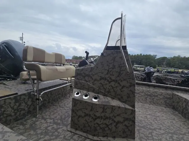 Slide: The Image of Xpress H210B 2025 - 8