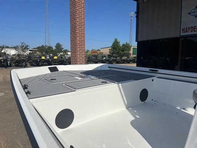 Slide: The Image of Avid 20 ROUGE 2025 - 10