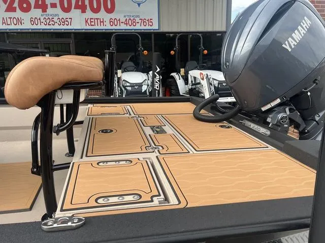 Slide: The Image of Avid 21 FSX 2025 - 18