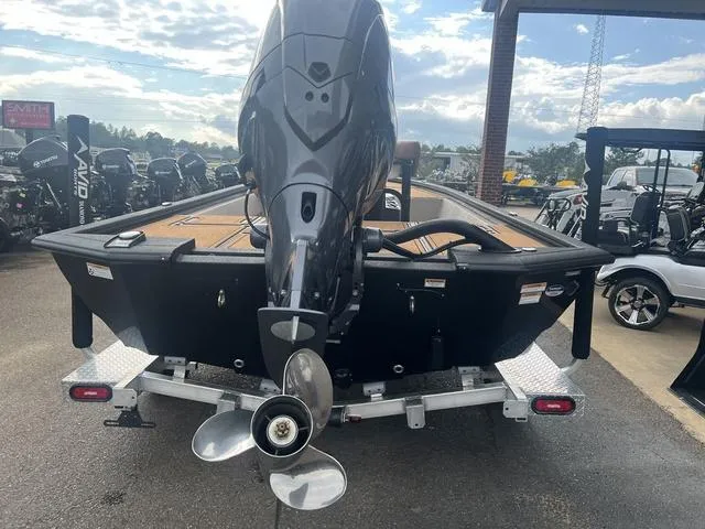 Slide: The Image of Avid 21 FSX 2025 - 9