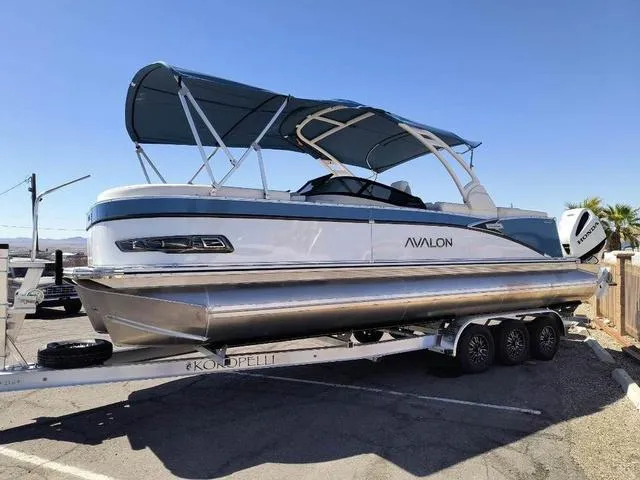 The Image of Avalon Catalina Quad Lounger Windshield 25 FT 2025 - 1