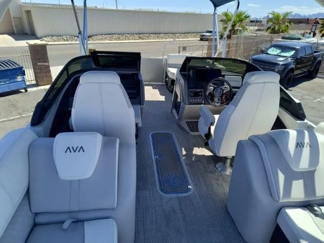 Slide: The Image of Avalon Catalina Quad Lounger Windshield 25 FT 2025 - 11