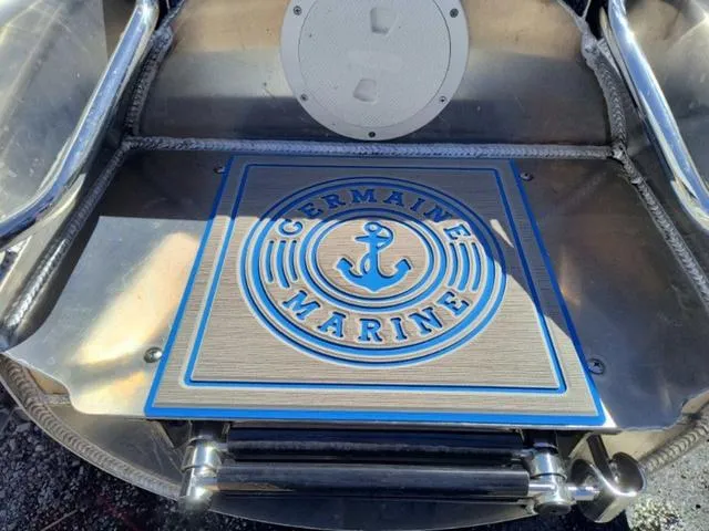 Slide: The Image of Avalon Catalina Quad Lounger Windshield 25 FT 2025 - 13