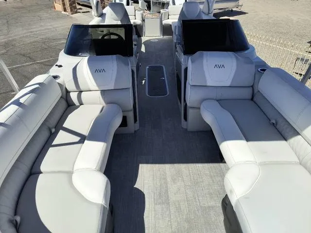 Slide: The Image of Avalon Catalina Quad Lounger Windshield 25 FT 2025 - 17