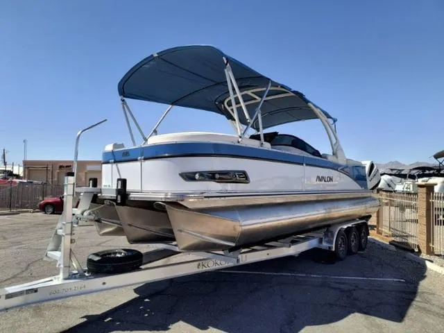 Slide: The Image of Avalon Catalina Quad Lounger Windshield 25 FT 2025 - 3