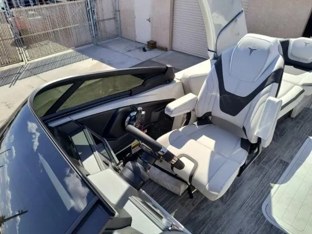 Slide: The Image of Tahoe Grand Tahoe Carbon Quad Lounge Windshield 25 FT 2025 - 17