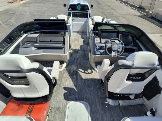 Slide: The Image of Tahoe Grand Tahoe Carbon Quad Lounge Windshield 25 FT 2025 - 18