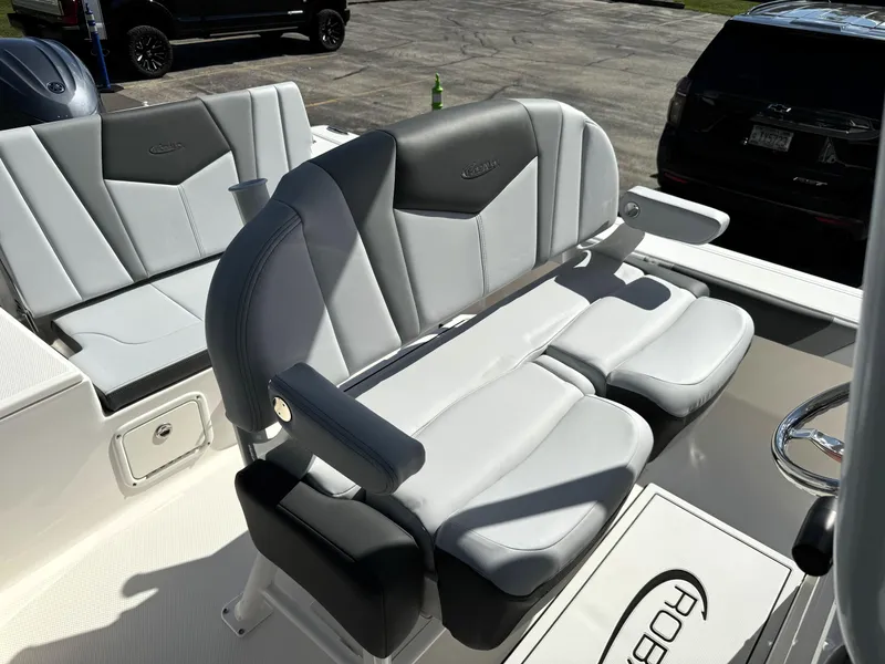 Slide: The Image of 2025 Robalo 226 Cayman boat interior with gray and white seating. - 11