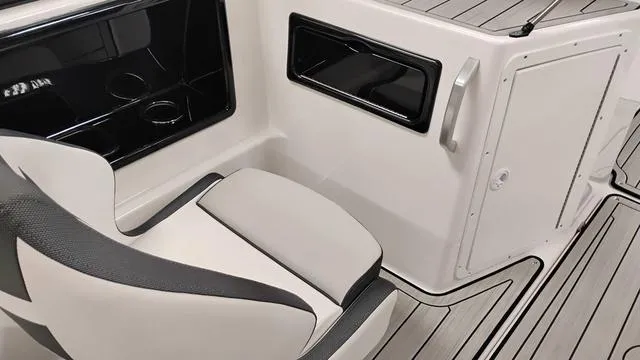 Slide: The Image of Yamaha 195S 2025 - 10