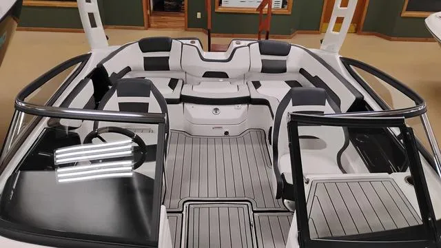 Slide: The Image of Yamaha 195S 2025 - 22