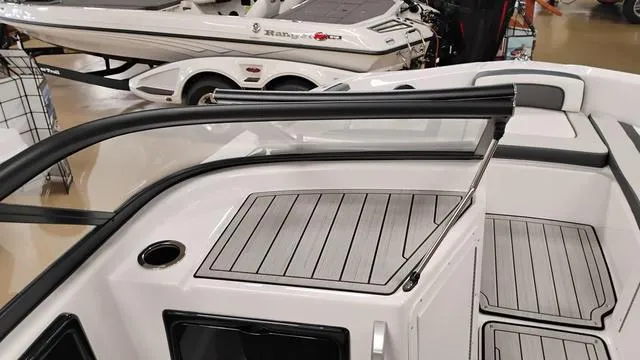 Slide: The Image of Yamaha 195S 2025 - 28