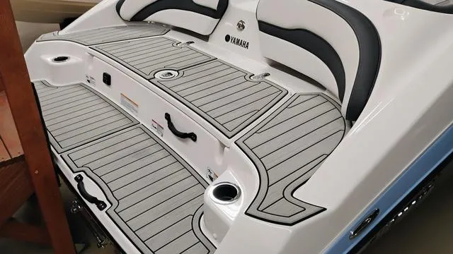 Slide: The Image of Yamaha 195S 2025 - 5