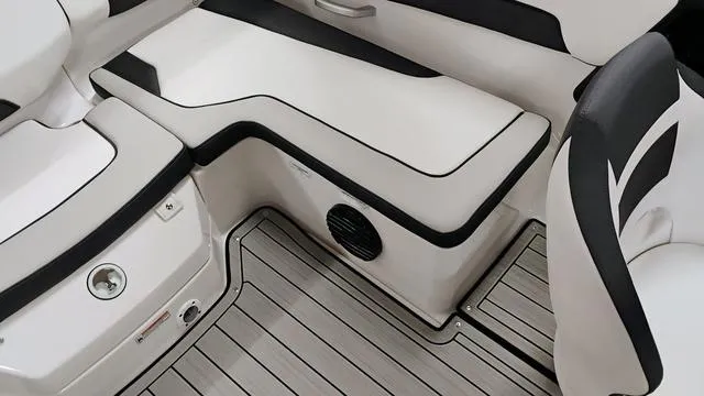 Slide: The Image of Yamaha 195S 2025 - 9