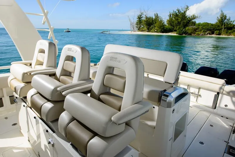 Slide: The Image of 2023-Boston-Whaler-420-Outrage-MarineMax - 10