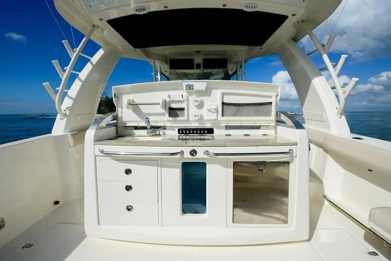 Slide: The Image of 2023-Boston-Whaler-420-Outrage-MarineMax - 12
