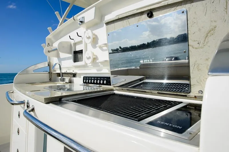 Slide: The Image of 2023-Boston-Whaler-420-Outrage-MarineMax - 13