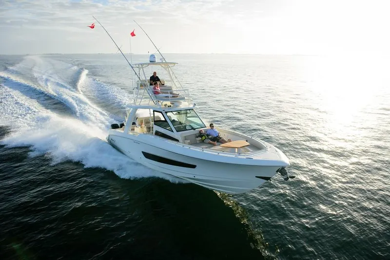 Slide: The Image of 2023-Boston-Whaler-420-Outrage-MarineMax - 4