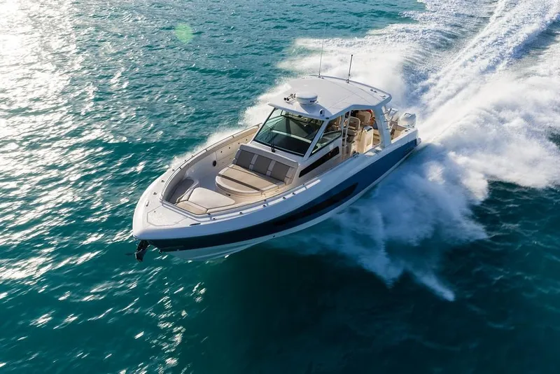 Slide: The Image of 2023-Boston-Whaler-420-Outrage-MarineMax - 41