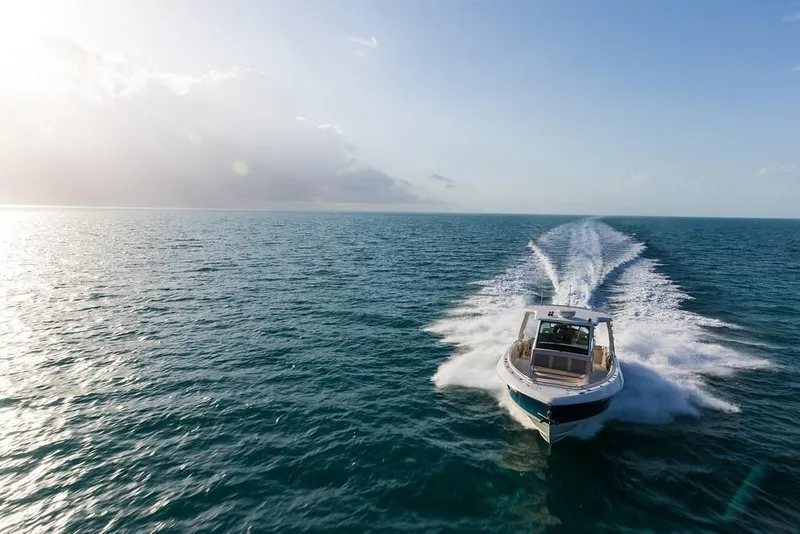 Slide: The Image of 2023-Boston-Whaler-420-Outrage-MarineMax - 43