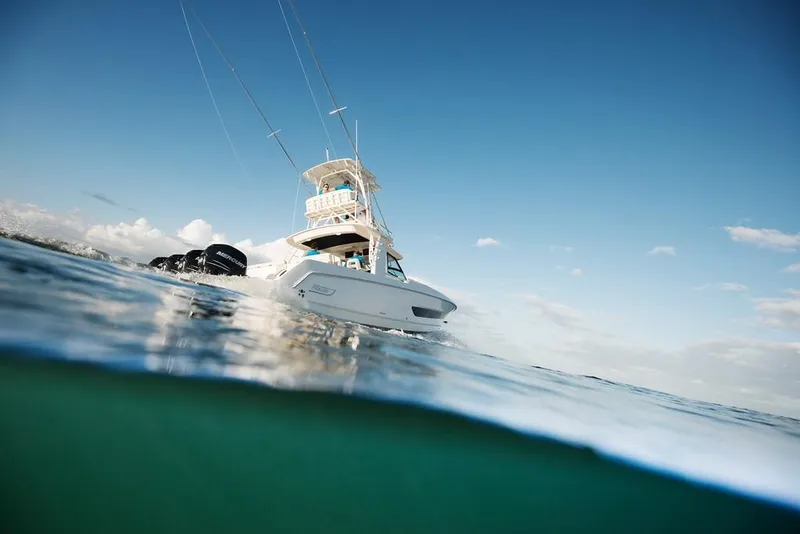 Slide: The Image of 2023-Boston-Whaler-420-Outrage-MarineMax - 8