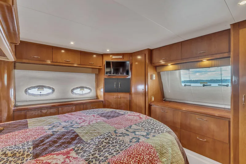Slide: The Image of Carver 466 Motor Yacht 2004 - 52