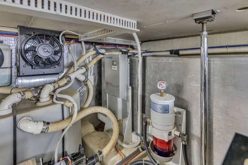 Slide: The Image of Carver 466 Motor Yacht 2004 - 58