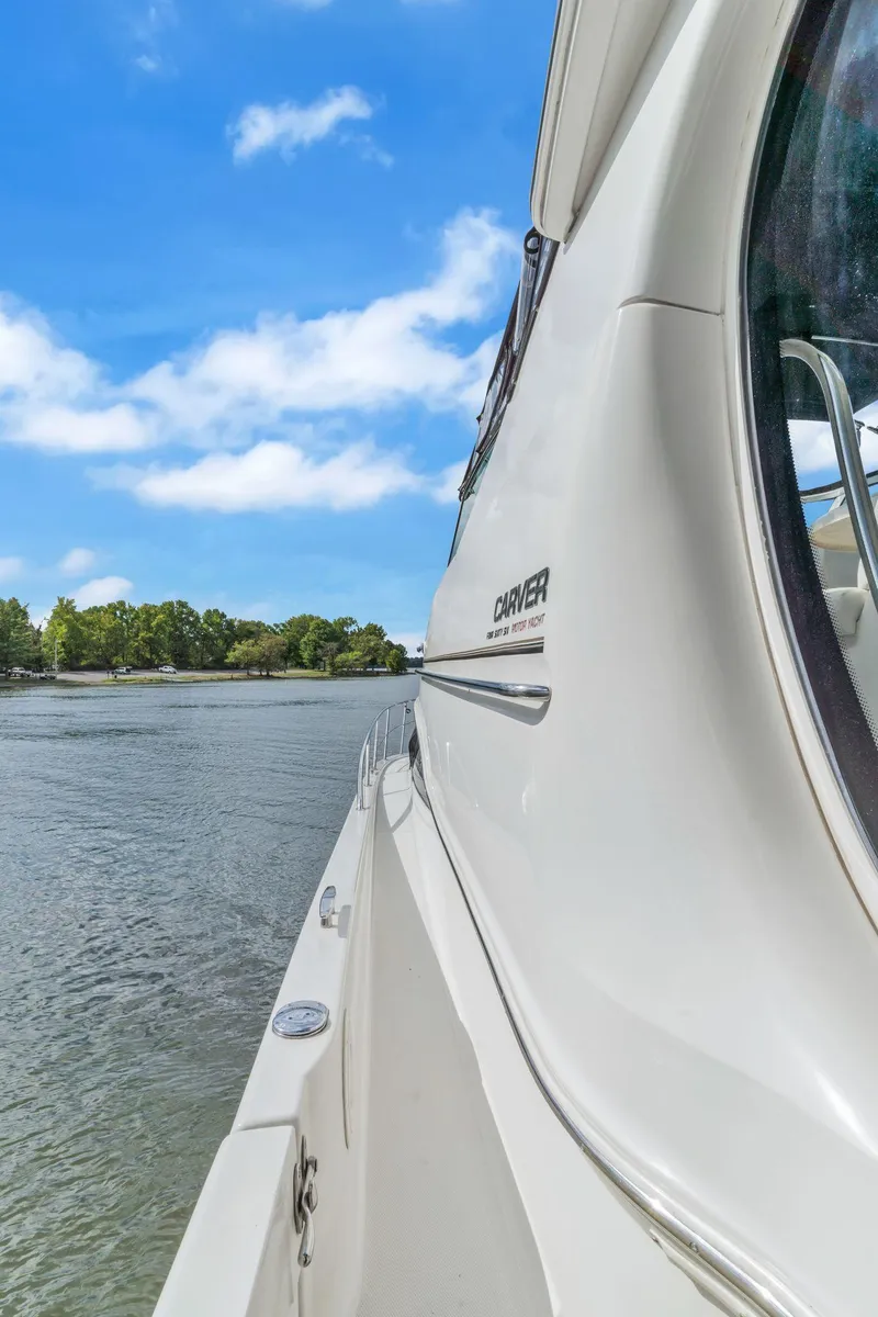 Slide: The Image of Side view of 2004 Carver 466 Motor Yacht on a sunny day. - 9