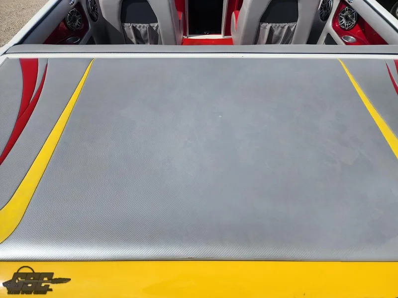 Slide: The Image of 2005 Eliminator Daytona 30 boat interior with gray and yellow accents. - 48