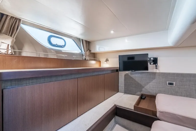 Slide: The Image of Interior of 2016 Sea Ray 400 Sundancer yacht with modern furnishings and TV. - 27